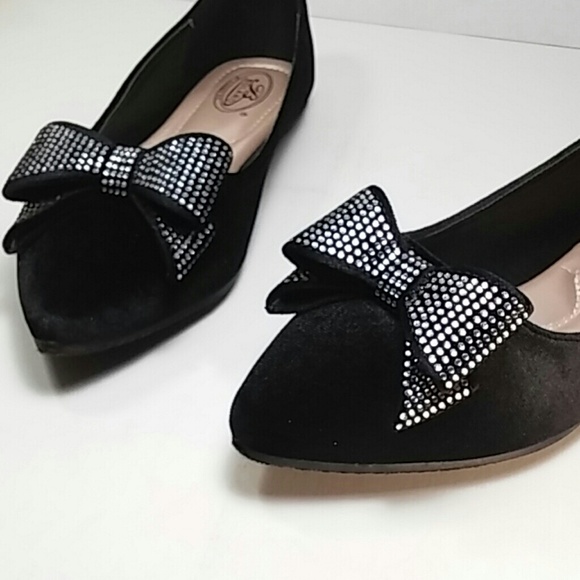 🆕 Faux Black Velvet Pointy Toe Flat Jeweled Bow🆕 - Picture 6 of 8